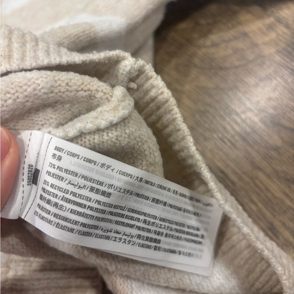 Hollister Beige and White Knit Oversized Sweater - Picture 4 of 10